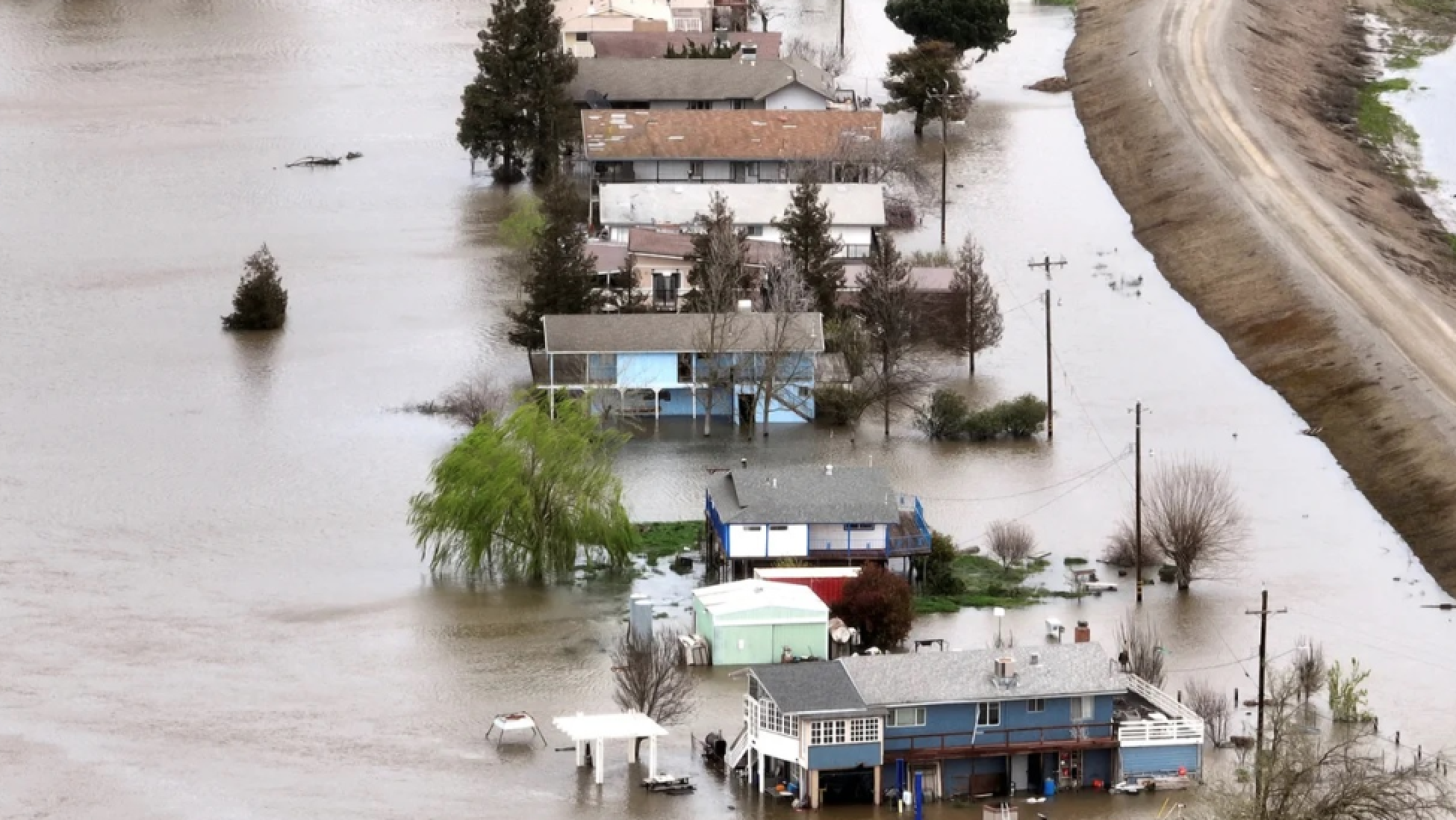 Esperan más inundaciones debido a fuerte tormenta en el sur de California y centro de Arizona