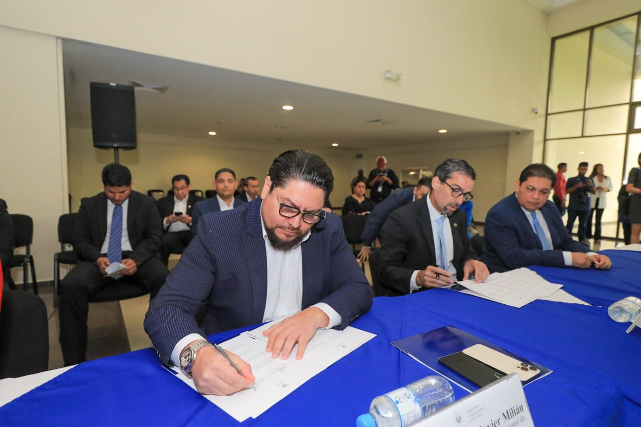 Autoridades salvadoreñas firman Acuerdo de Cooperación Interinstitucional en Materia de Mejora Regulatoria