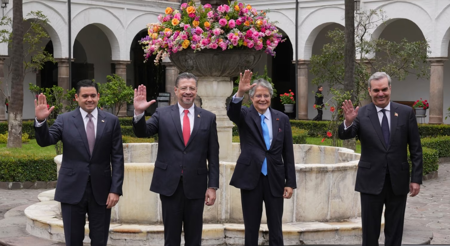 Trois pays et l'OEA soutiennent la démocratie en Équateur