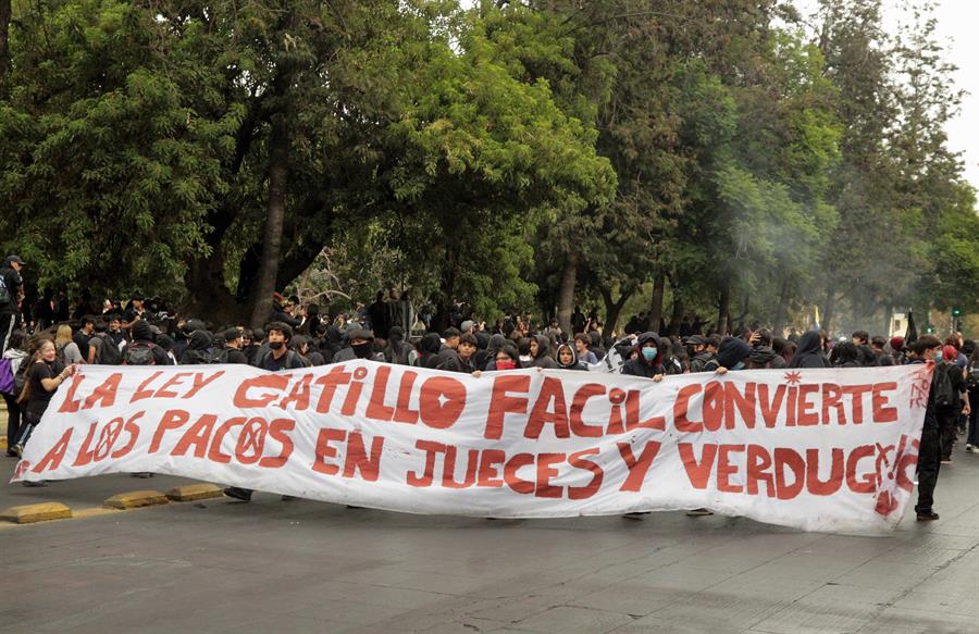 Les étudiants chiliens protestent contre la nouvelle loi sur la sécurité