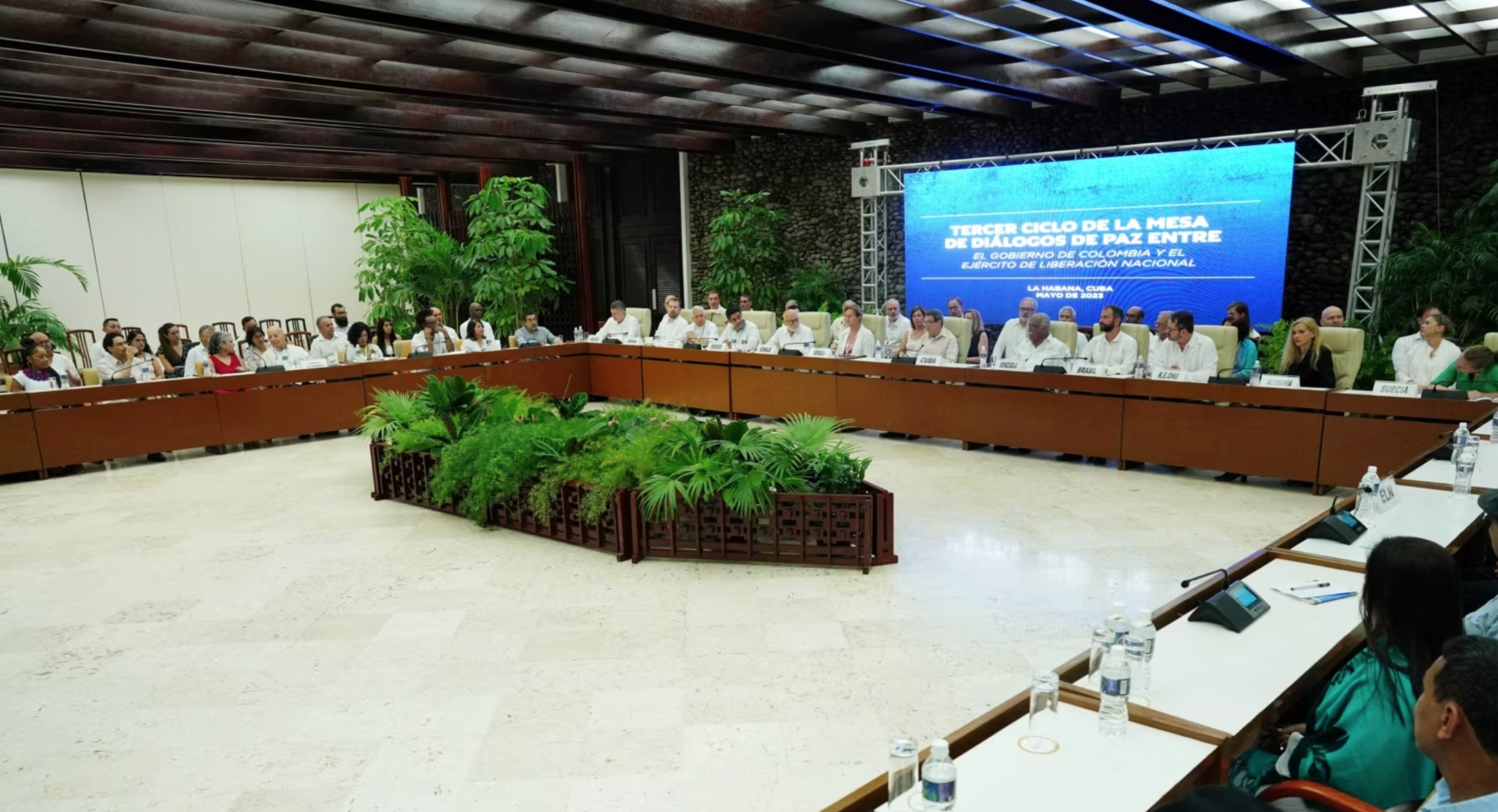 Les délégations du gouvernement colombien et de l'ELN retournent à la table de dialogue