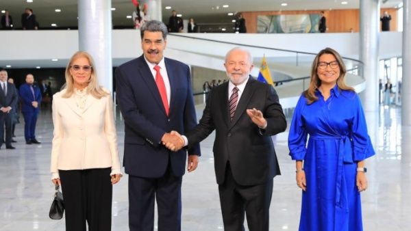 President of Venezuela received with honors at the Planalto Palace, Brazil