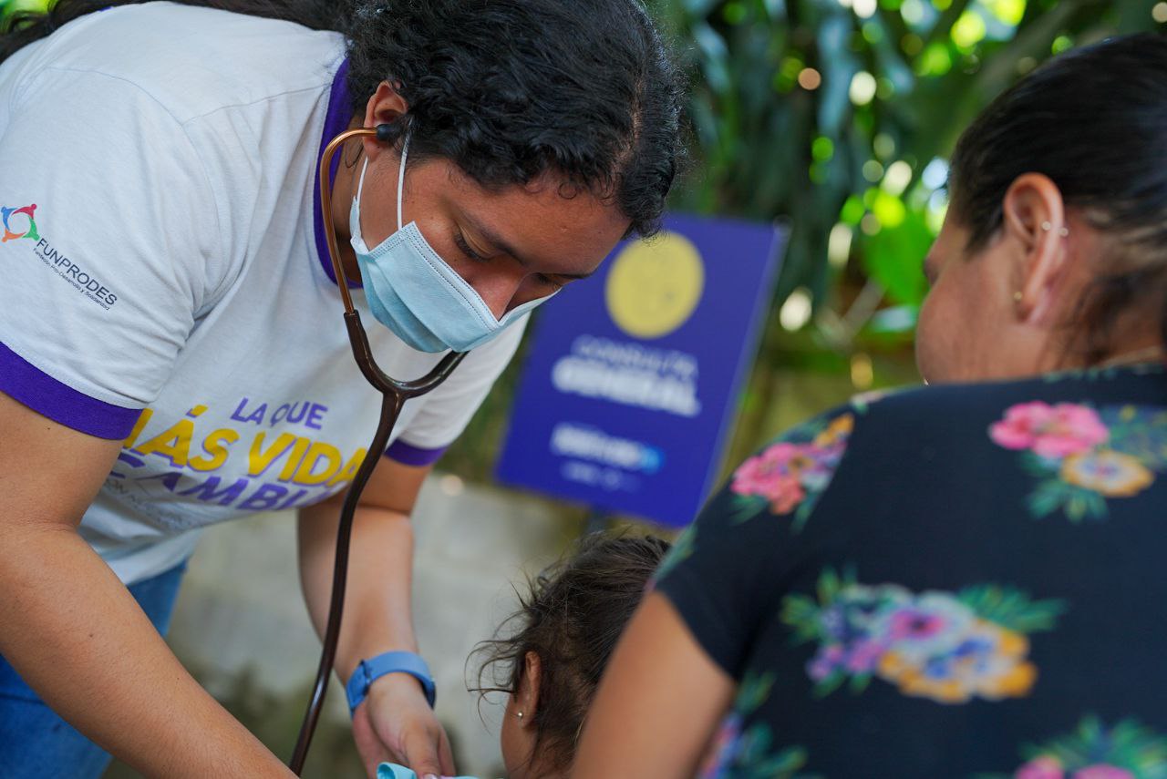 Brigada médica de la Lotería beneficia a residentes de San Martín
