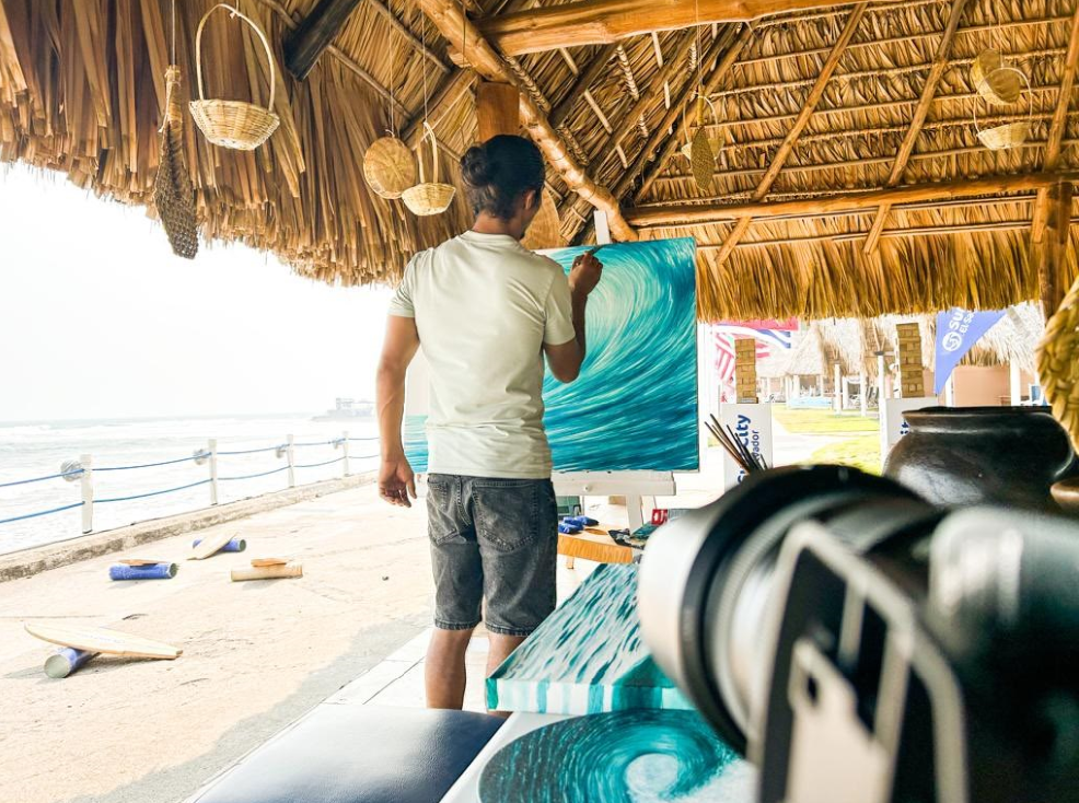 Presentan arte salvadoreño en el ISA World Longboard Surfing Championship