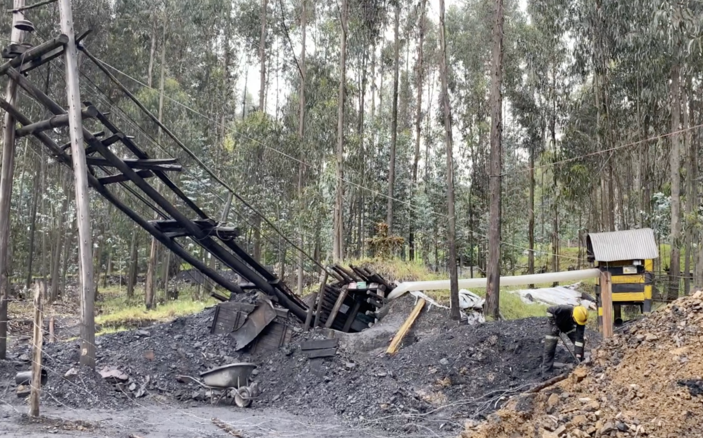 La fermeture de la mine qui a tué plusieurs mineurs aggrave la tragédie dans un village colombien