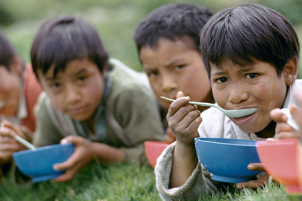 Informe del PNUD señala que mil 100 millones de personas son pobres en todo el mundo