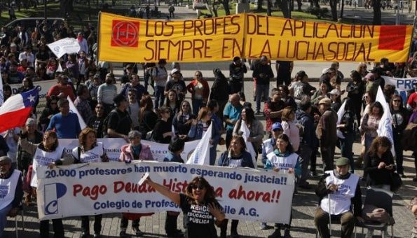 Les enseignants chiliens entament une grève nationale illimitée