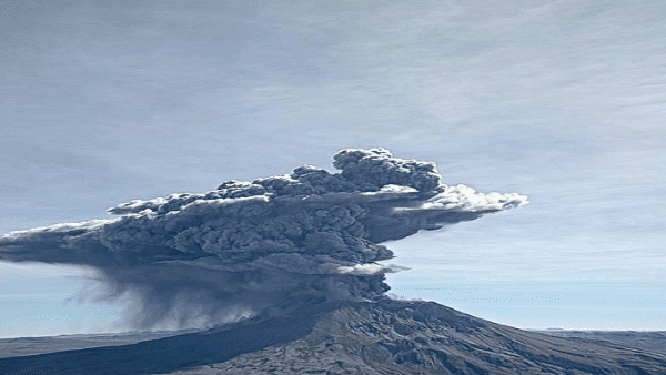 Le volcan Ubinas enregistre une nouvelle explosion au Pérou