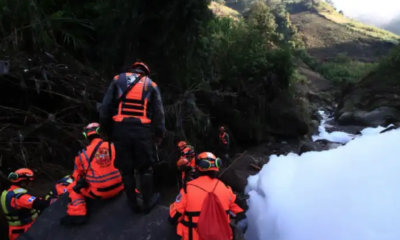 Inician labores de búsqueda tras trágico deslizamiento bajo el puente El Naranjo en Guatemala