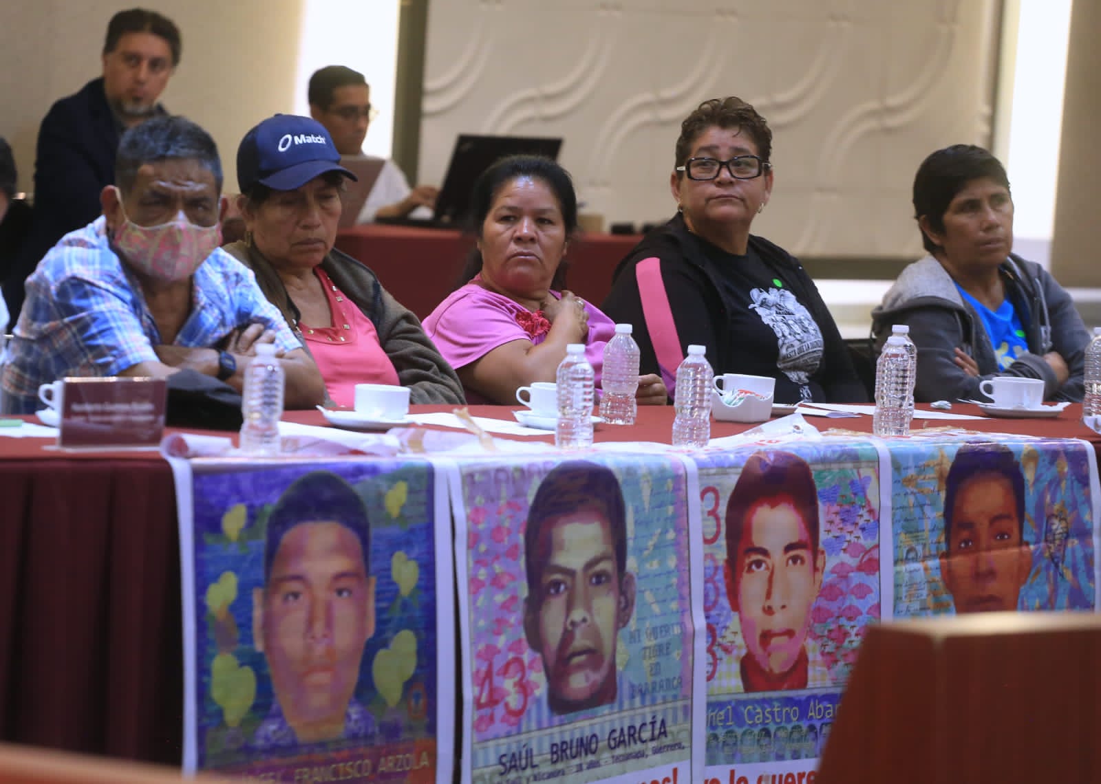Presidente de México promete revelar información relevante a los padres de los 43 normalistas de Ayotzinapa