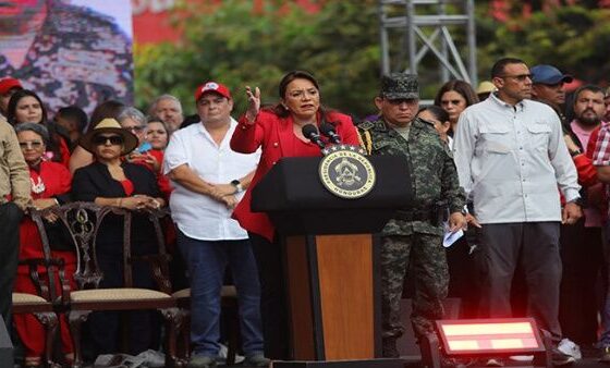 Le président du Honduras arrive à New York, aux États-Unis