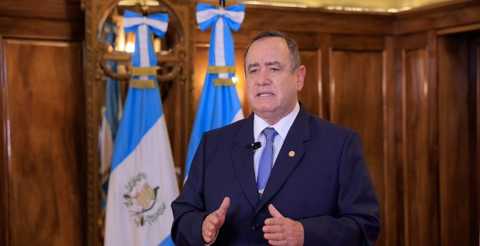 Presidente de Guatemala anuncia órdenes de captura contra manifestantes y se pronuncia sobre la situación política