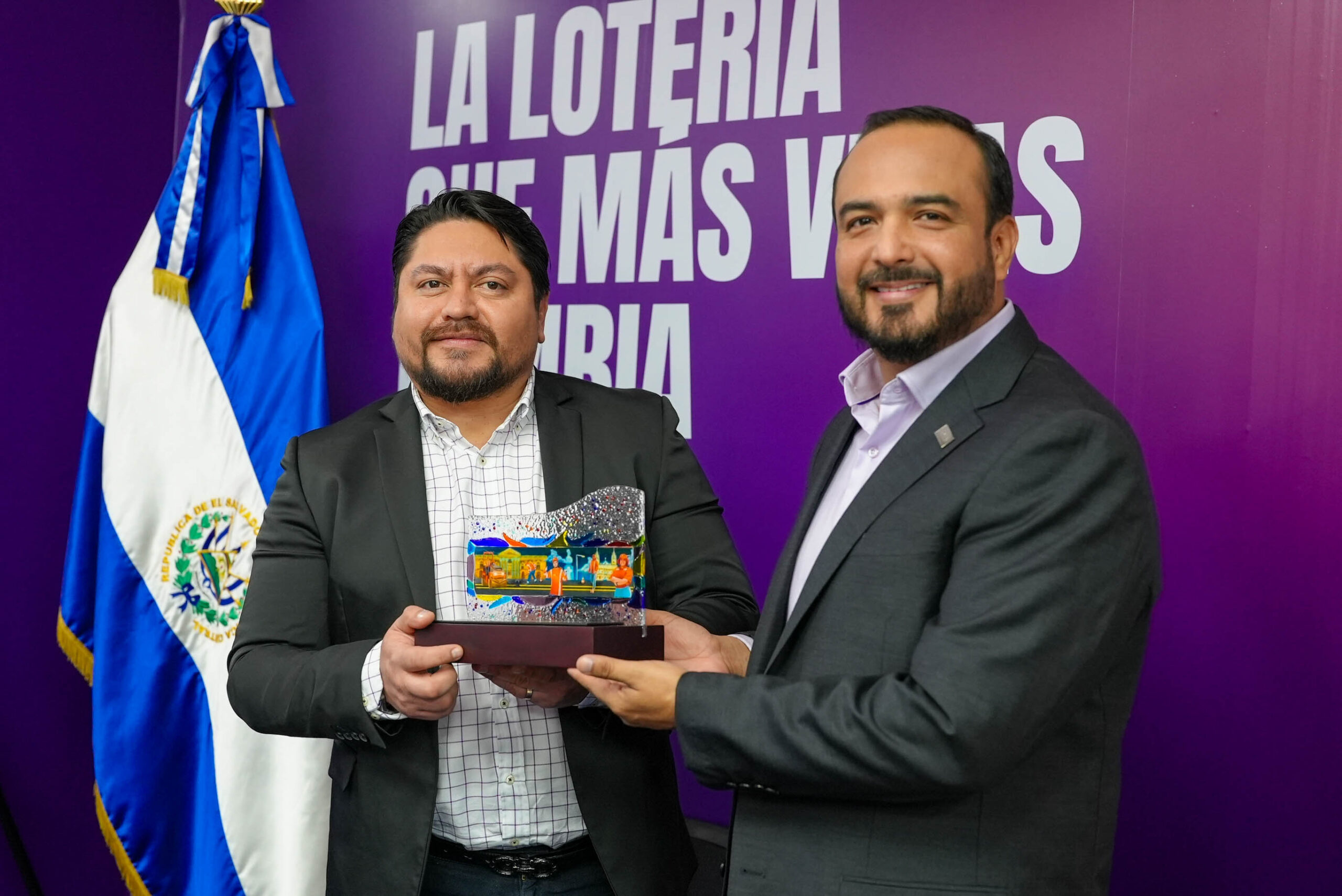 Celebración del 23 aniversario de FOVIAL en sorteo de la Lotería